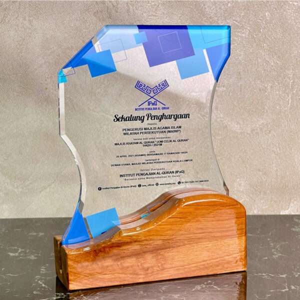T EXCLUSIVE CRYSTAL PLAQUE - 3116
